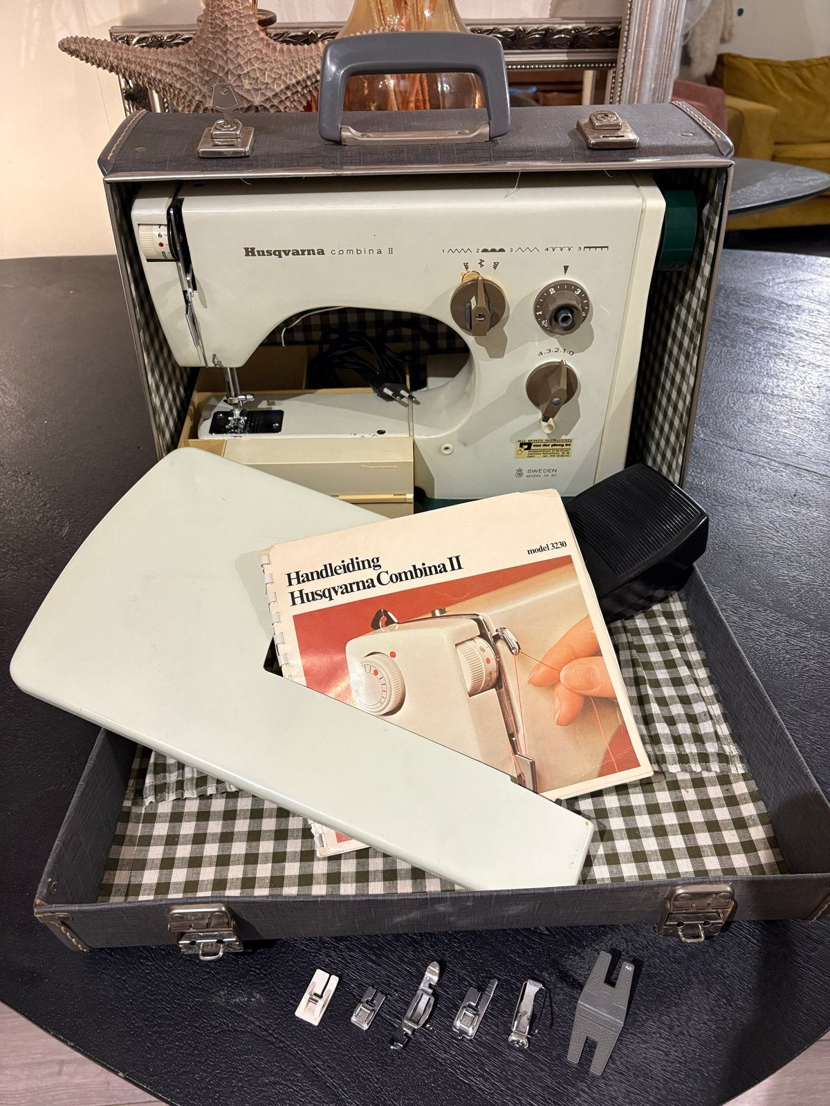 Husqvarna Combina II Naaimachine met accessoires, Ophalen of Verzenden, Gebruikt, Naaimachine, Husqvarna