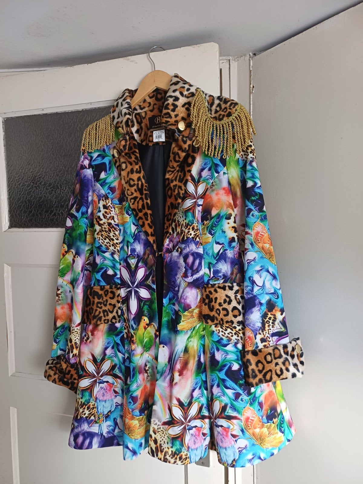 Carnavalsjas met luipaardprint en papegaaien, maat 42, Carnaval, Maat 42/44 (L), Ophalen of Verzenden, Zo goed als nieuw
