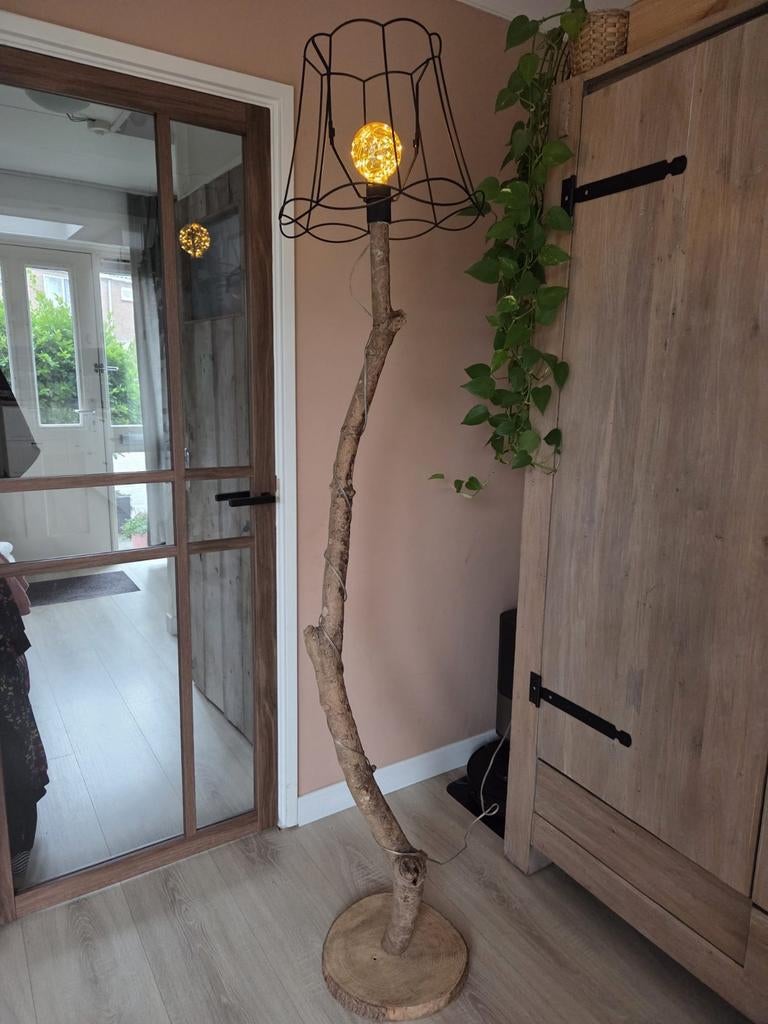 Mooie lamp op een boomstam., Ophalen of Verzenden, Zo goed als nieuw, Minder dan 100 cm