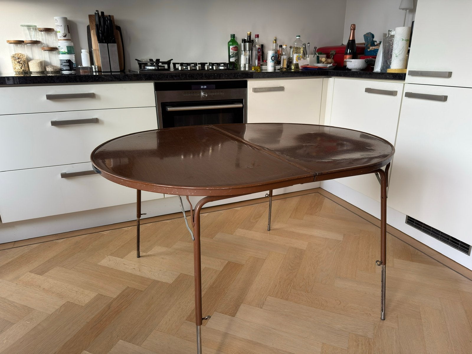 Verstelbare en inklapbare vintage tafel, Ophalen, 50 – 75, Kunststof, Gebruikt