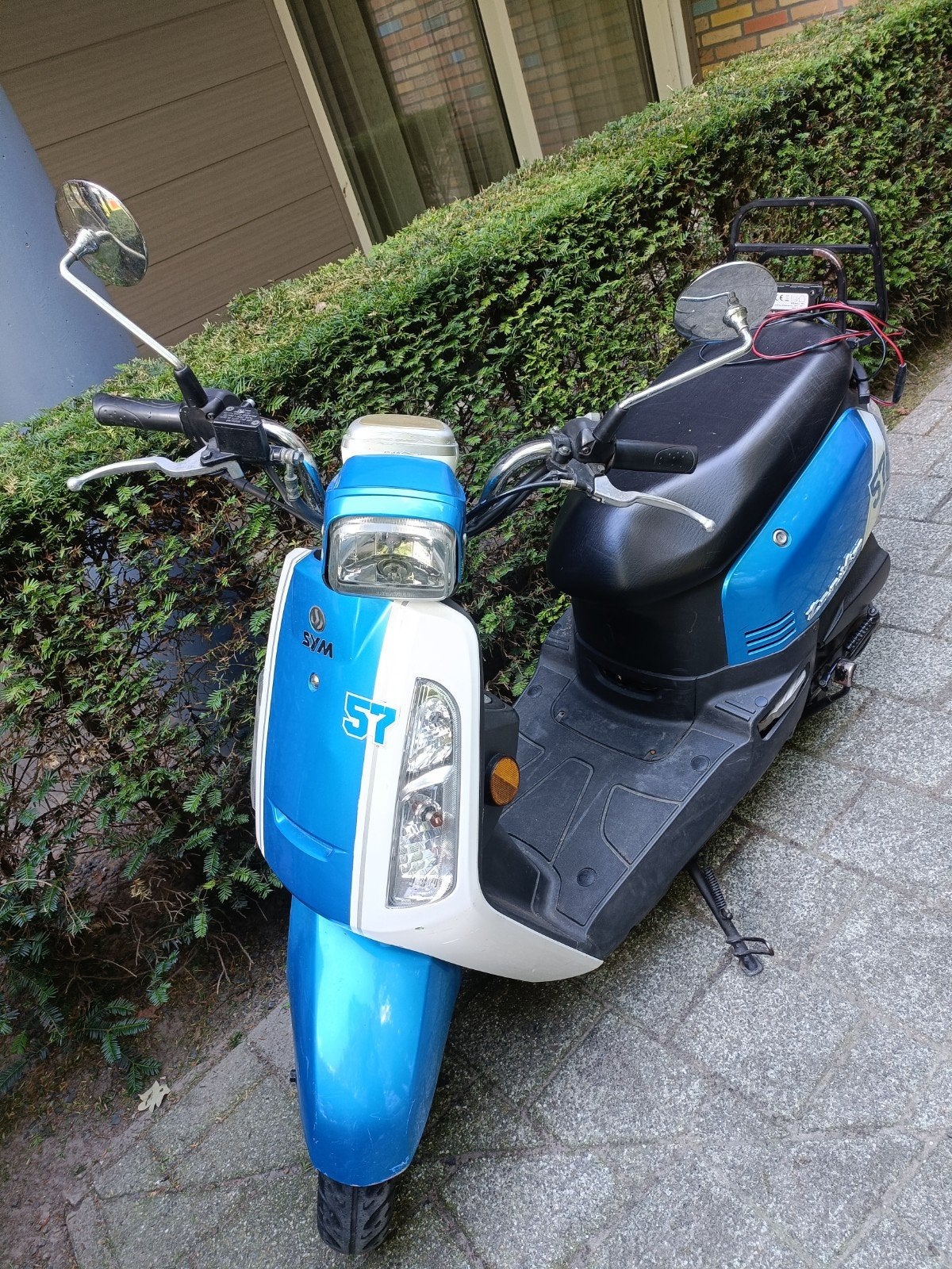 SYM Scooter met 3 helmen, slot en druppelaar, Fietsen en Brommers, Ophalen, Gebruikt, Overige modellen, Maximaal 45 km/u