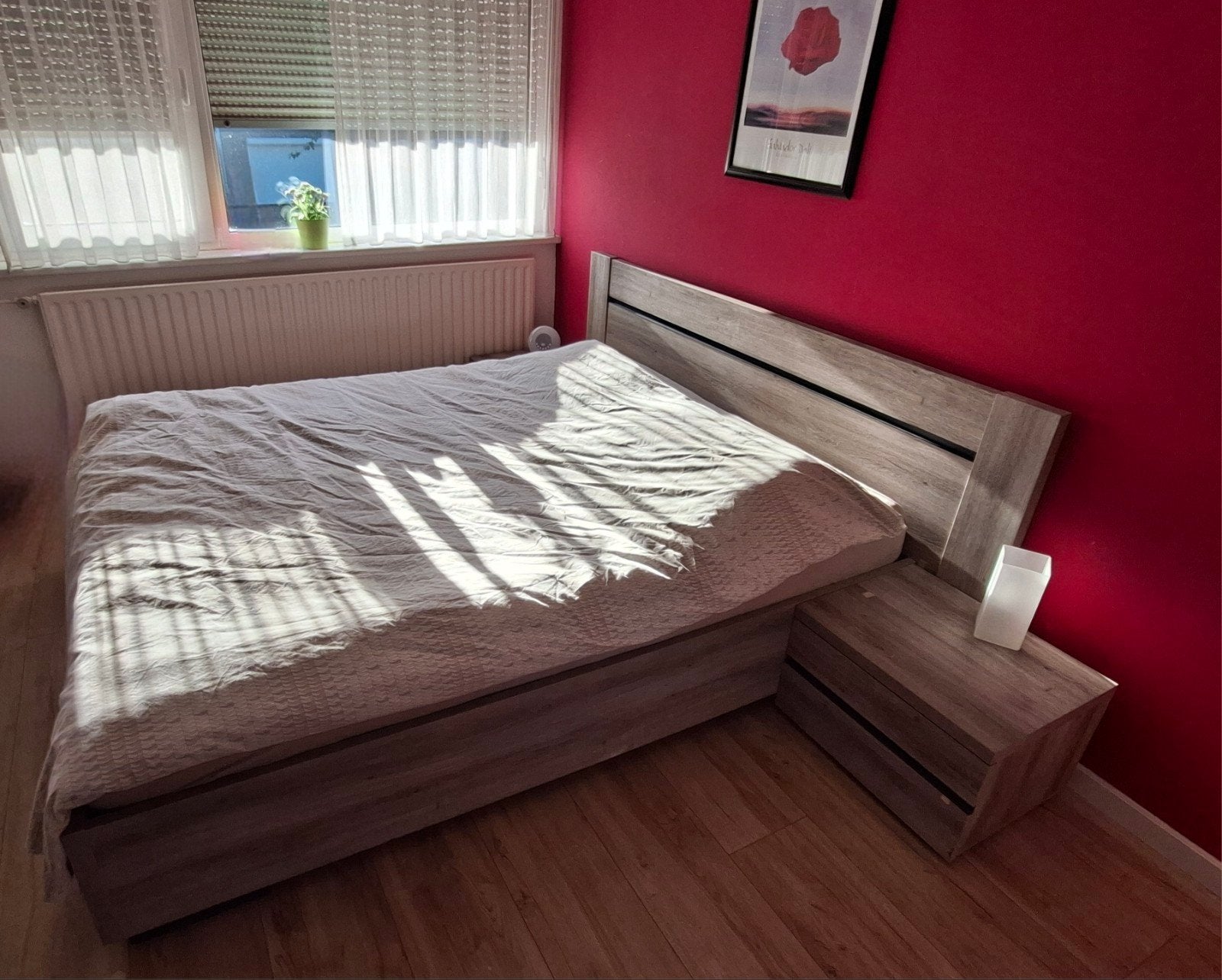 Complete slaapkamer set: bed, 2 nachtkastjes en kledingkast