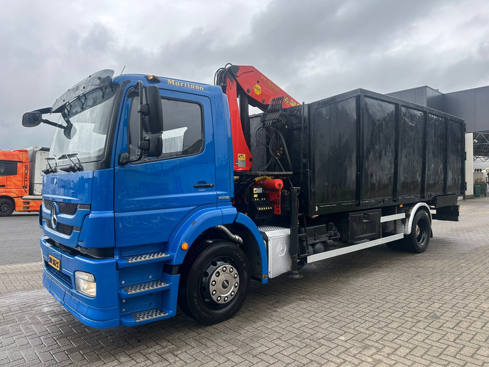 Mercedes Axor 1824 EURO 5 met Palfinger Laadkraan, Bedrijf, Te koop