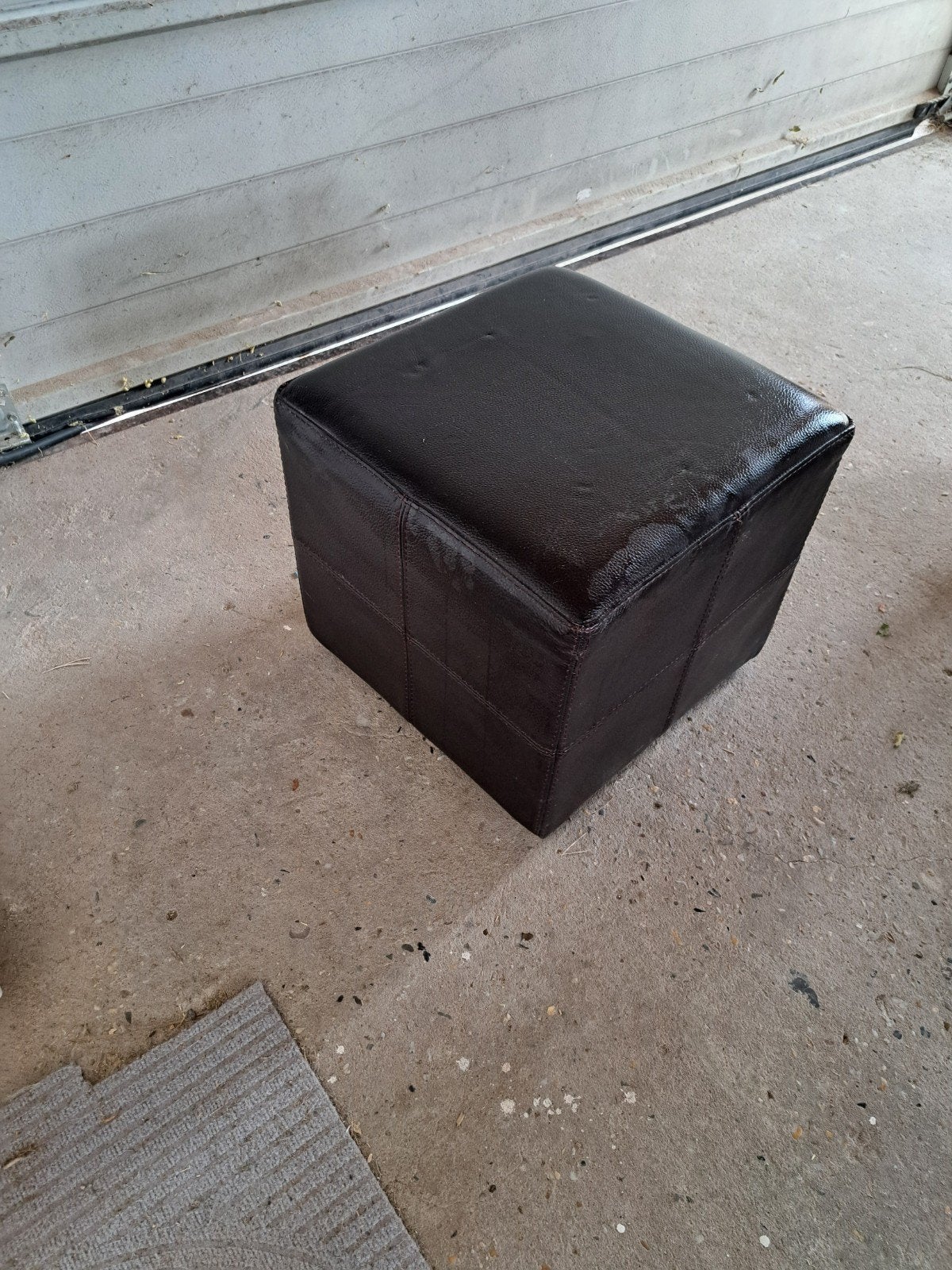 Donkerbruin leren poefje - 43x43x39cm, Ophalen, Minder dan 50 cm, Vierkant, Zo goed als nieuw