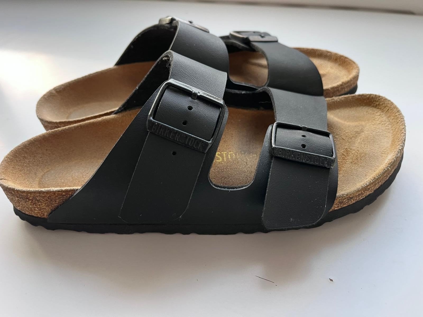 Birkenstock Arizona zwart maat 39 – sandalen slippers
Beschr, Ophalen of Verzenden, Zo goed als nieuw, Zwart, Sandalen of Muiltjes