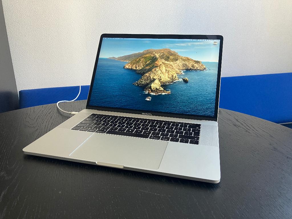 MacBook Pro 15" 2017 Radeon Pro 555, Computers en Software, Apple Macbooks, 2 tot 3 Ghz, 512 GB, Zo goed als nieuw, 16 GB
