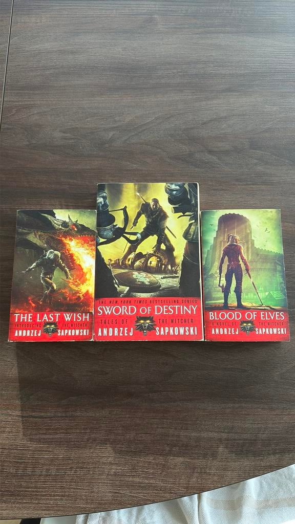 The Witcher boeken serie 3x ENG, Ophalen of Verzenden, Zo goed als nieuw, Speelkaart(en)