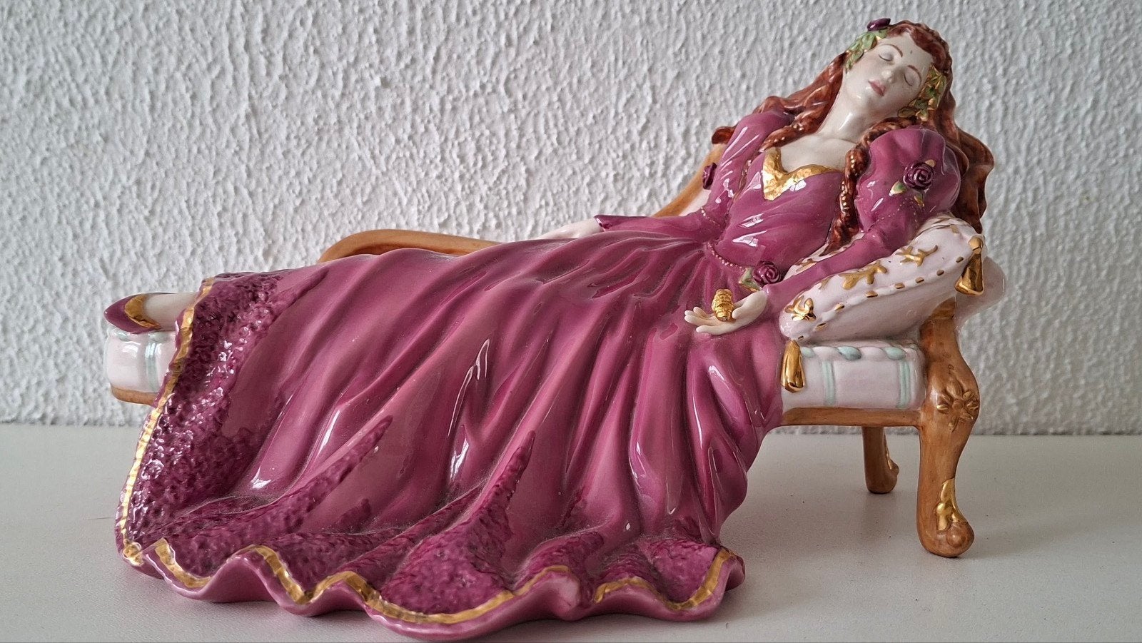 Porseleinen beeldje sleeping beauty, Ophalen of Verzenden, Zo goed als nieuw, Mens