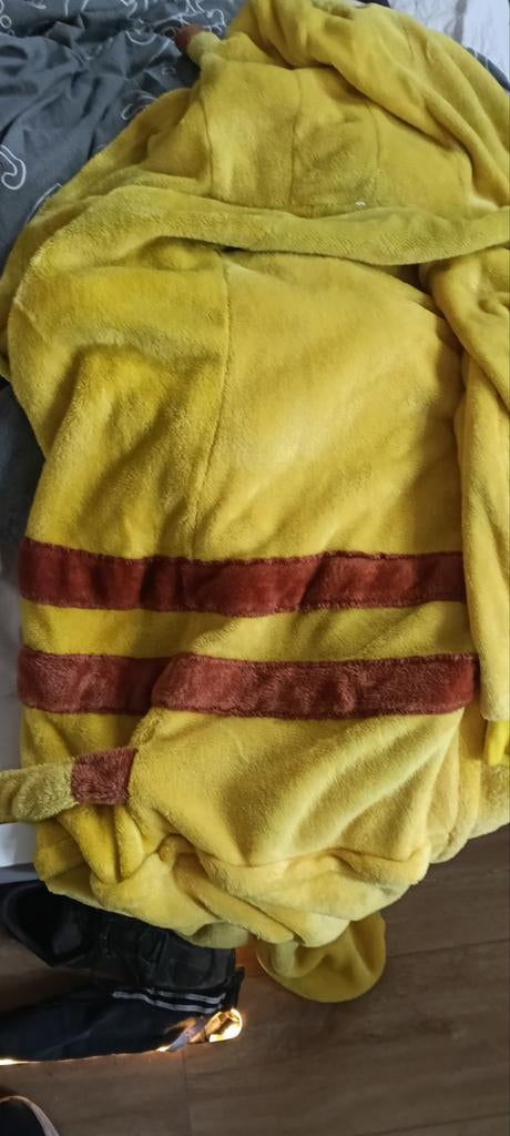 Pikachu pak - comfortabel en leuk, Kinderen en Baby's, Carnavalskleding en Verkleedspullen, Ophalen of Verzenden, Gebruikt, 146 t/m 152