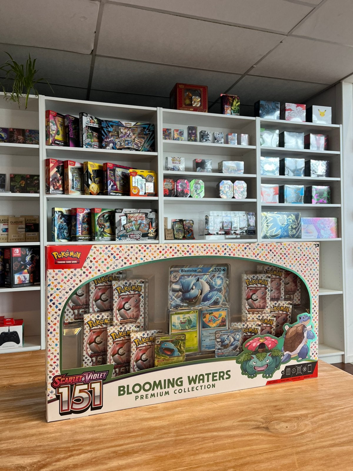 Pokémon 151 Blooming Waters Collection Box, Ophalen of Verzenden, Nieuw, Foil