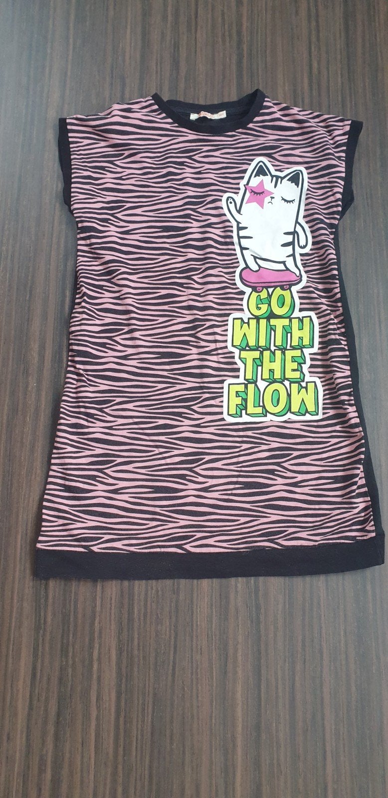 Roze tijger print jurk met kat erop maat 146, Meisje, Ophalen of Verzenden, Zo goed als nieuw, Jurk of Rok