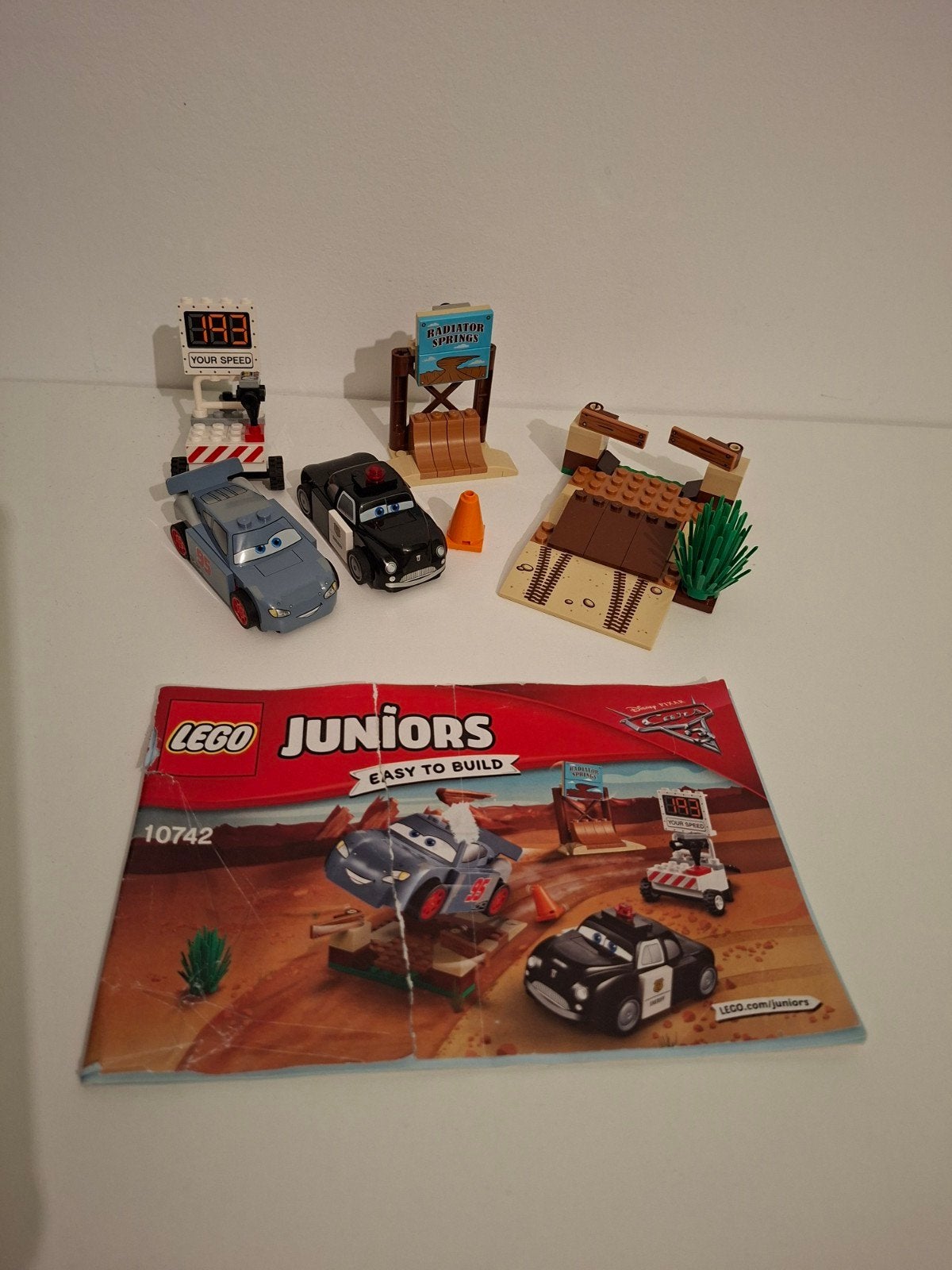 Lego cars juniors 10742 compleet met boekje, Gebruikt, Overige thema's, Lego, Inclusief instructies