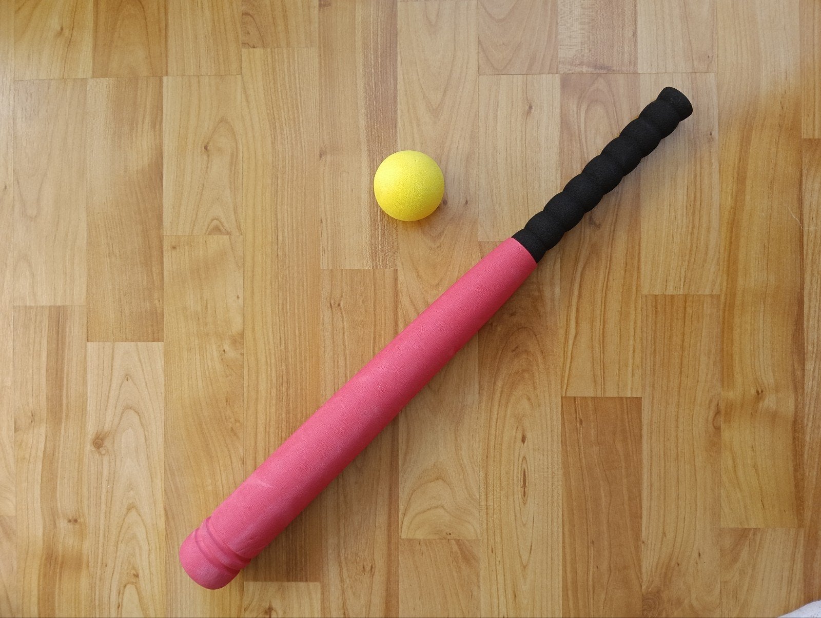 Roze honkbalknuppel met gele bal, Sport en Fitness, Ophalen of Verzenden, Gebruikt, Honkbal, Knuppel