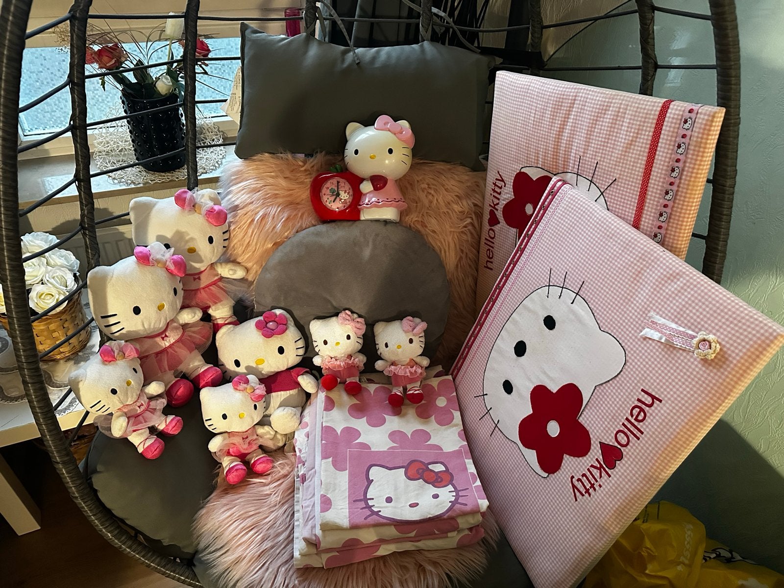 Hello Kitty Miniso Bundle: Knuffels, wekker & beddengoed, Overige merken, Ophalen of Verzenden, Zo goed als nieuw, Met kleding of accessoire