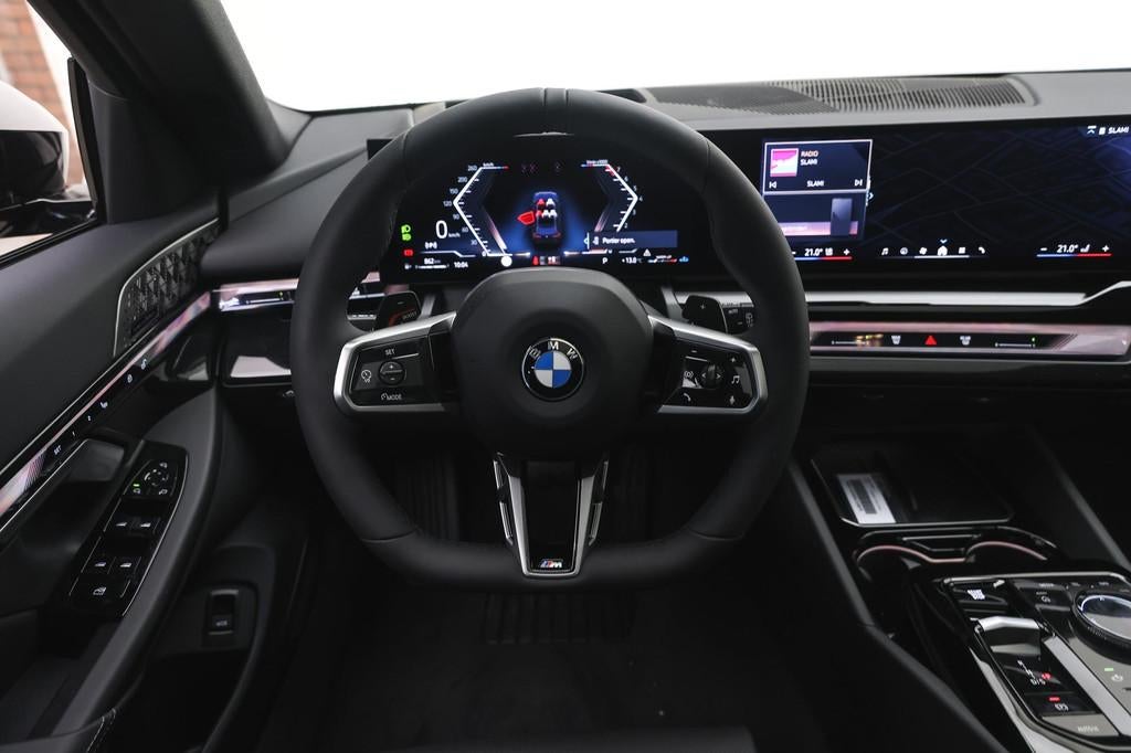 BMW 5 Serie Touring 520i M Sport Automaat / Panoramadak / Tr, Automaat, 1998 cc, Achterwielaandrijving, Zwart