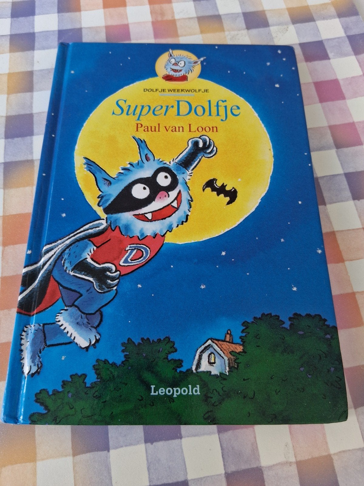 boek paul van loon - super dolfje, Ophalen of Verzenden, Gelezen, Fictie algemeen