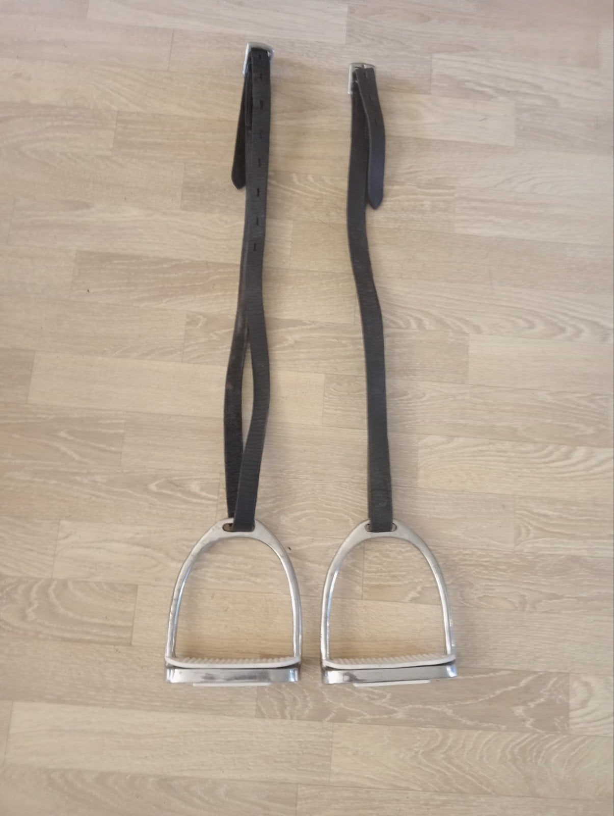 Nette stijgbeugels met riemen 12cm, Ophalen of Verzenden, Stijgbeugels