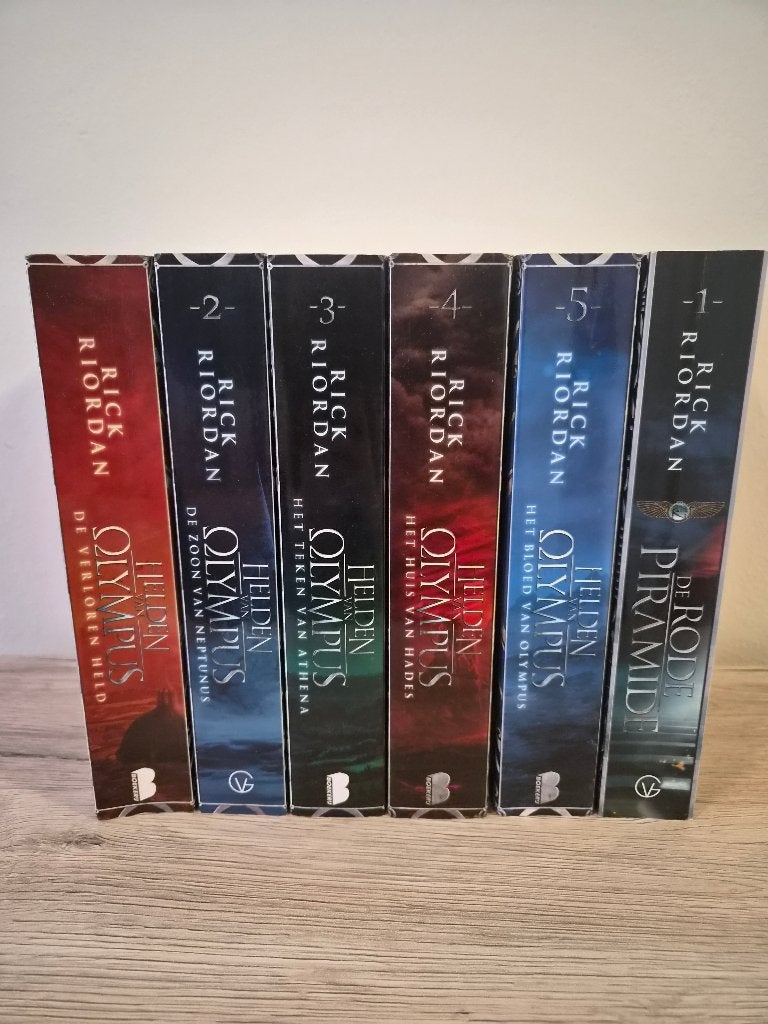 Helden van Olympus boeken- Rick Riordan, Boeken, Ophalen of Verzenden, Zo goed als nieuw, Rick Riordan