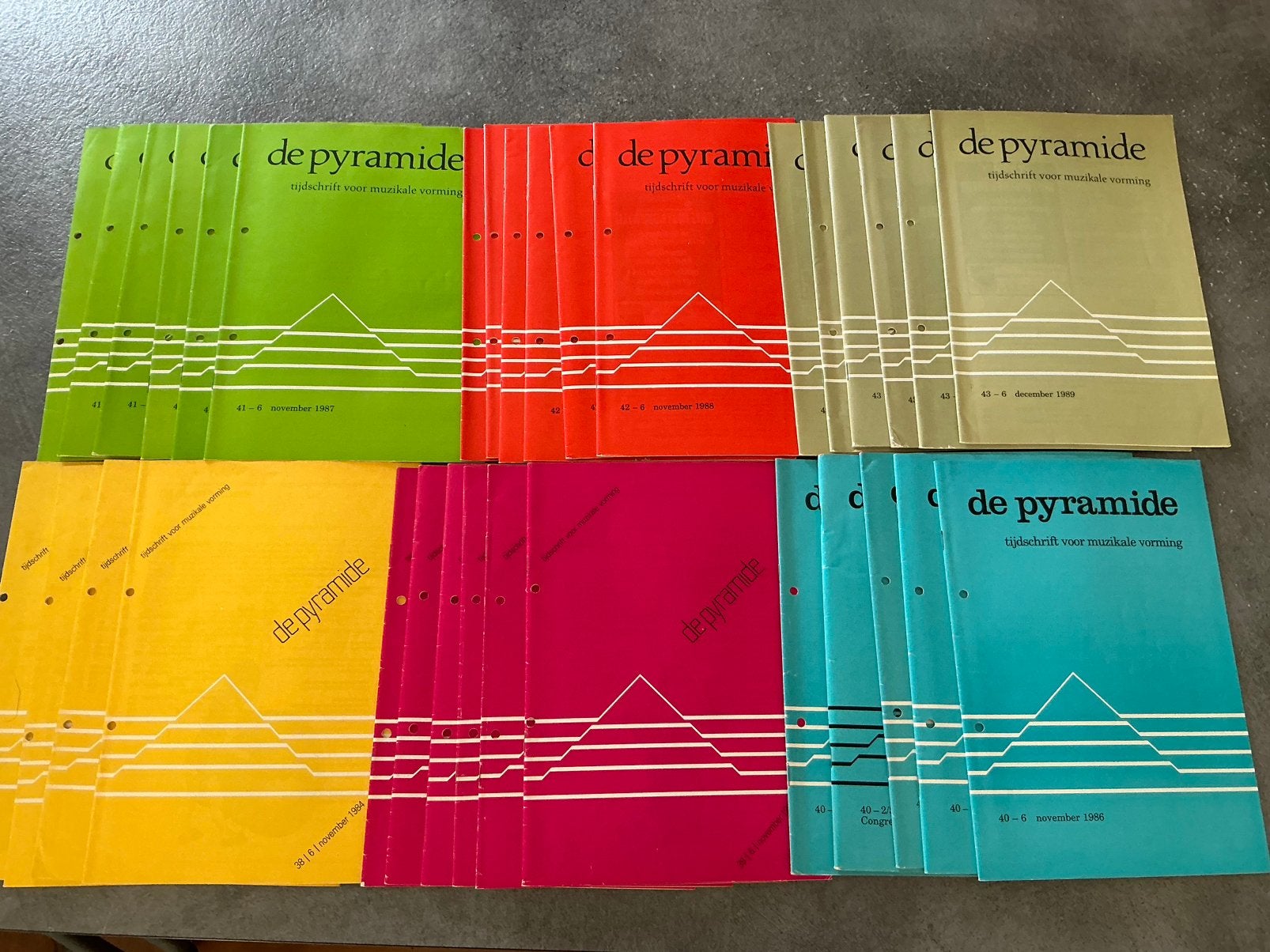 De PYRAMIDE. Tijdschrift voor muzikale vorming., Boeken, Ophalen, Gelezen