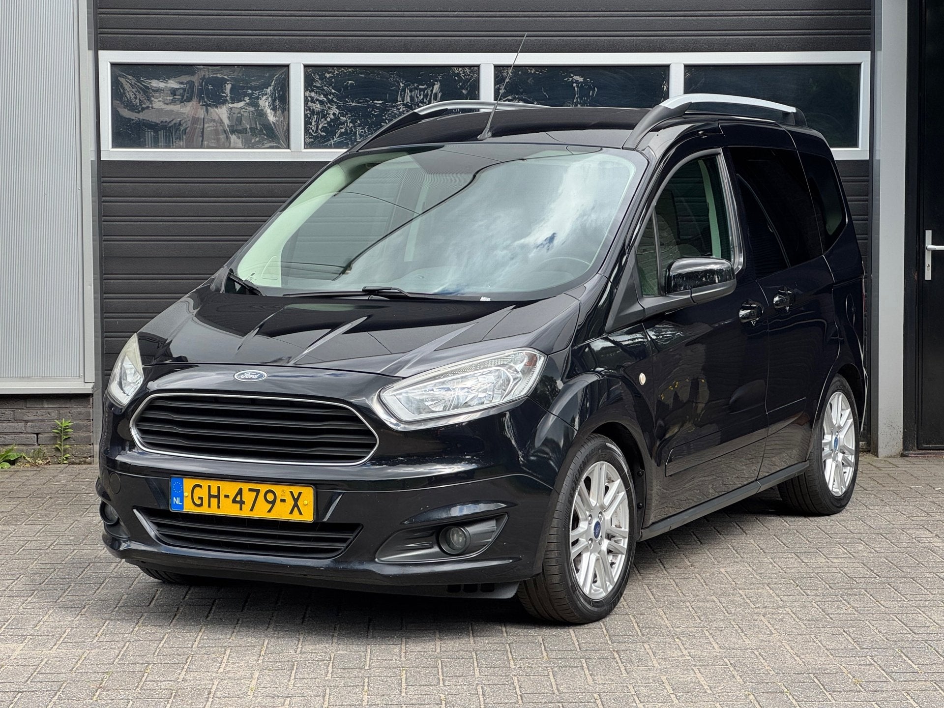 Ford Tourneo Courier 1.0 Titanium Navi, Cruise, Airco, Camer, Auto's, Voorwielaandrijving, Gebruikt, Zwart, Origineel Nederlands