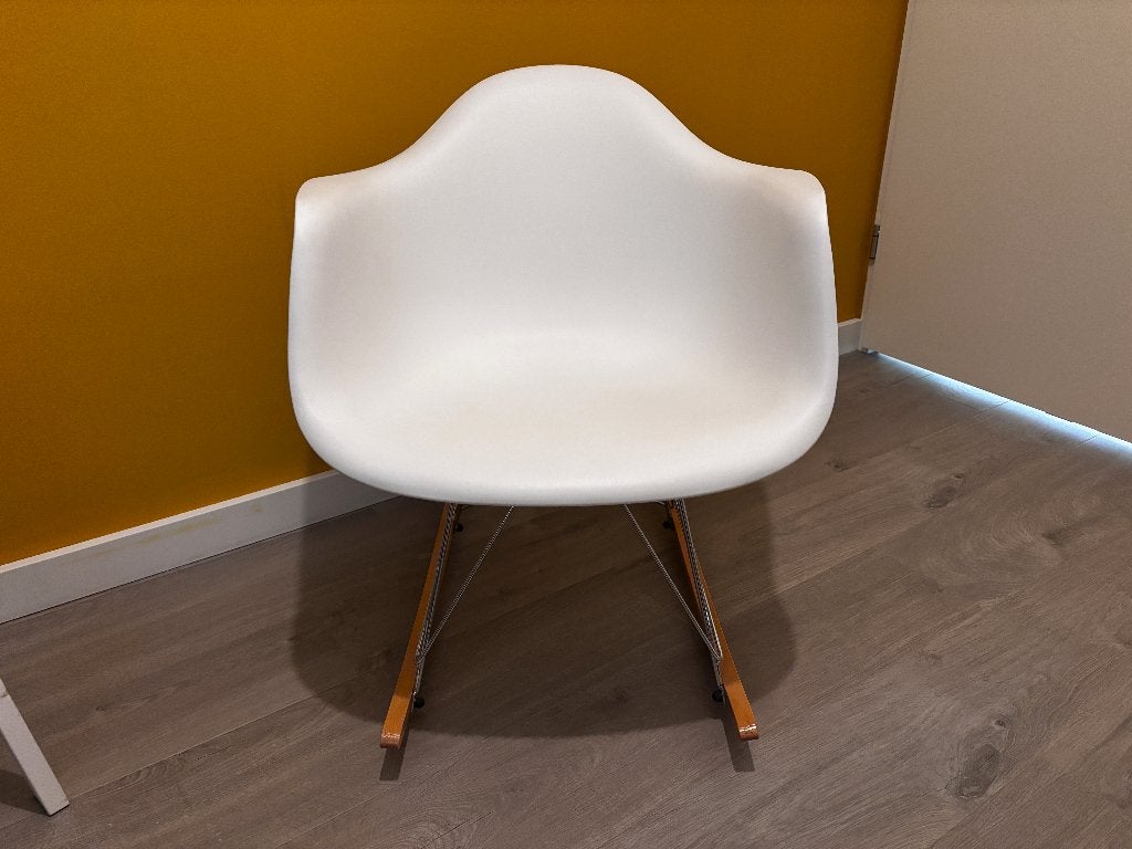 Witte Eames RAR stijl schommelstoel – voedingsstoel, Ophalen, Kunststof, Gebruikt, Wit