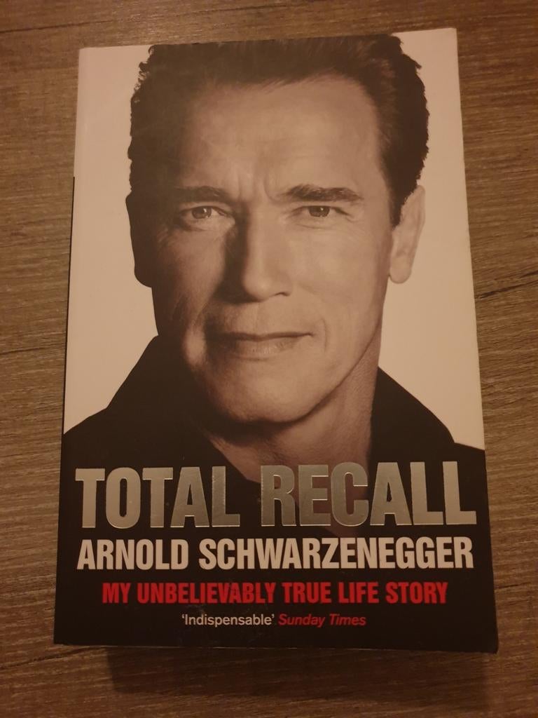 Total Recall: Arnold Schwarzeneggers Levensverhaal, Ophalen of Verzenden, Gelezen, Arnold Schwarzenegger, Film, Tv en Media
