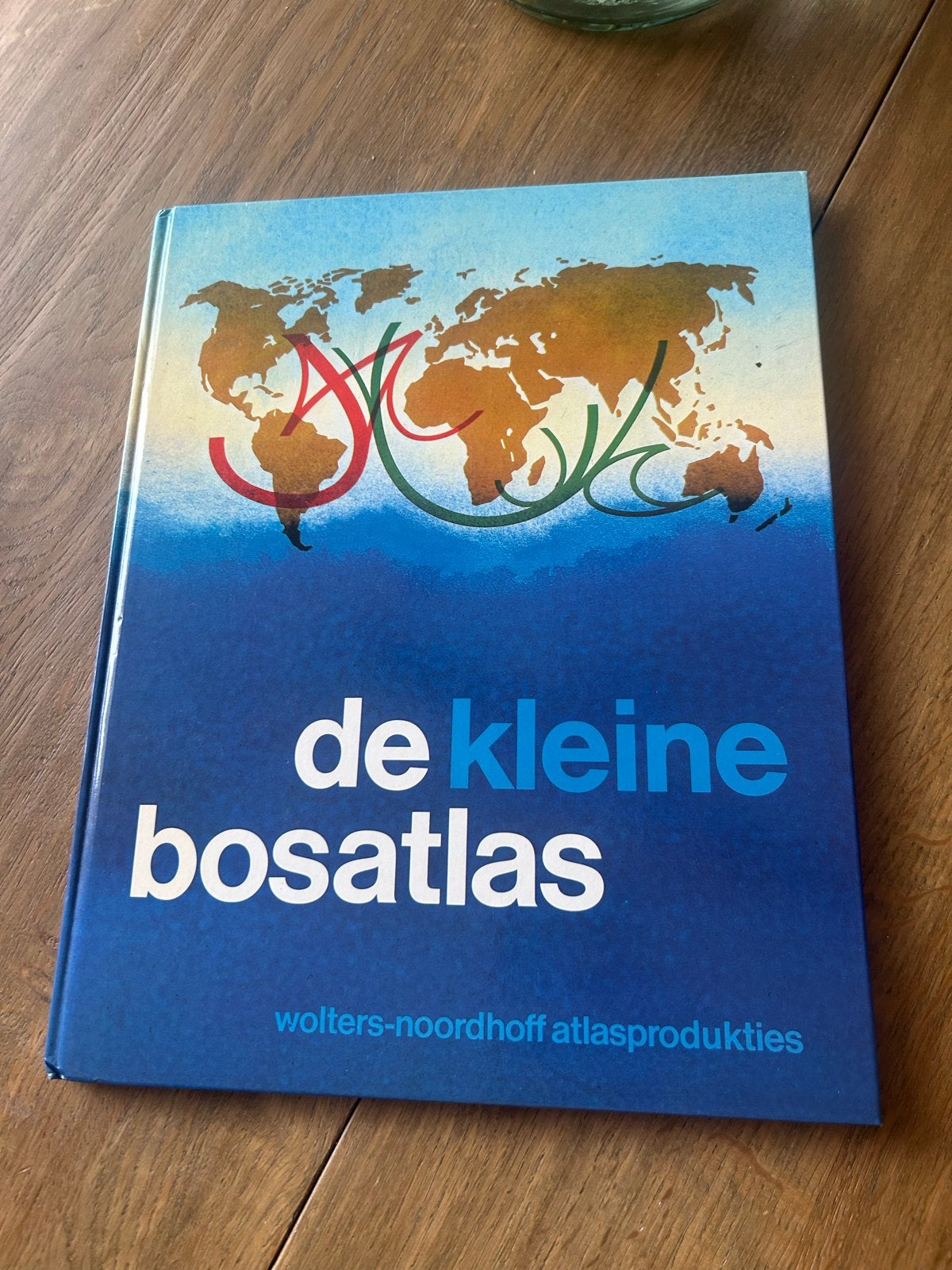 De Kleine Bosatlas - Wolters-Noordhoff, Boeken, Atlassen en Landkaarten, Zo goed als nieuw, Bosatlas, Wereld, 2000 tot heden, Ophalen of Verzenden