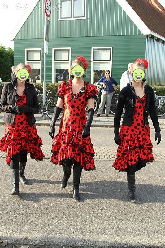 Spaanse jurken te huur Jurk €15 Compleet max €22, Ophalen, Zo goed als nieuw, Overige thema's, Kleding
