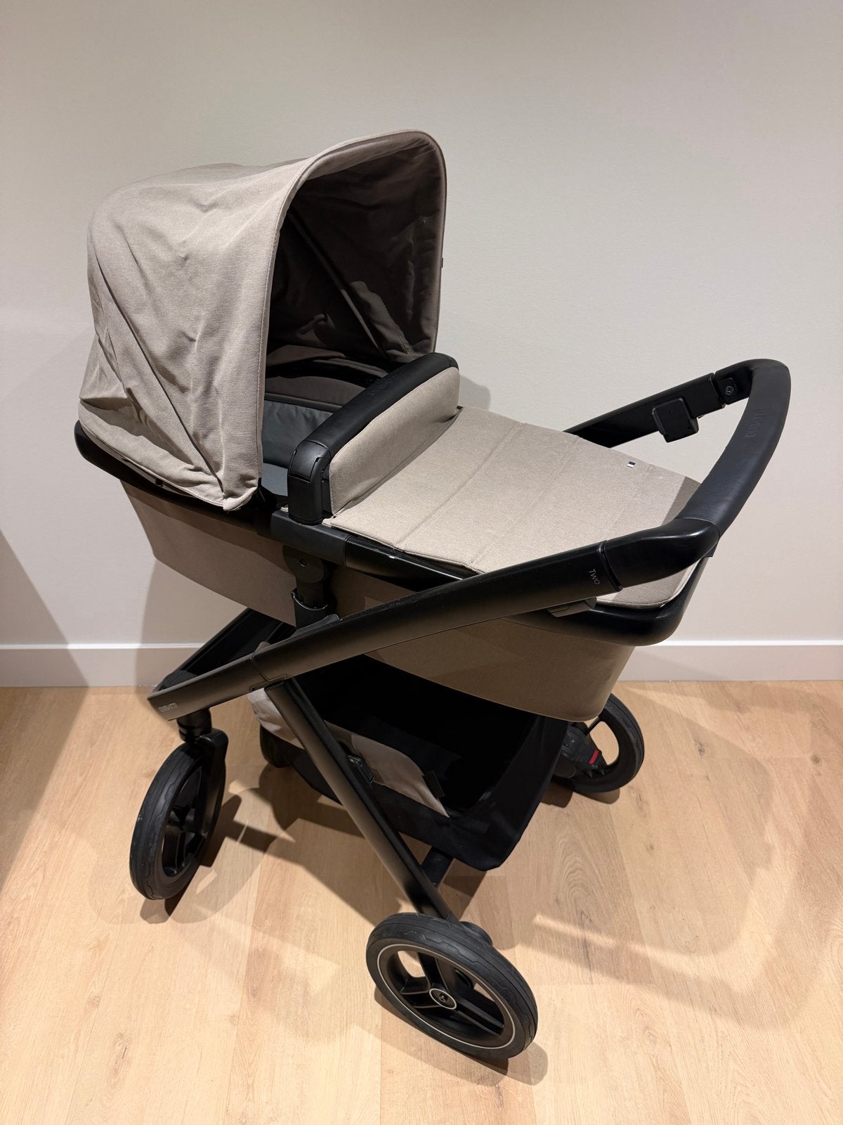 Dubatti Two kinderwagen met voetenzak en adapters, Verstelbare duwstang, Zo goed als nieuw, Combiwagen, Ophalen