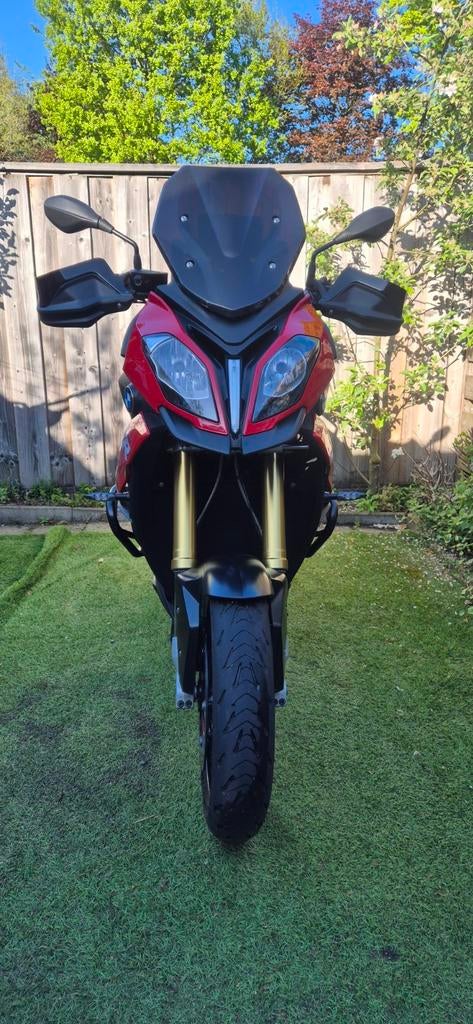 BMW S1000XR 2015 met Koffers, Garmin en Akrapovic, 4 cilinders, Motorrijbewijs A, Handvatverwarming, Gebruikt