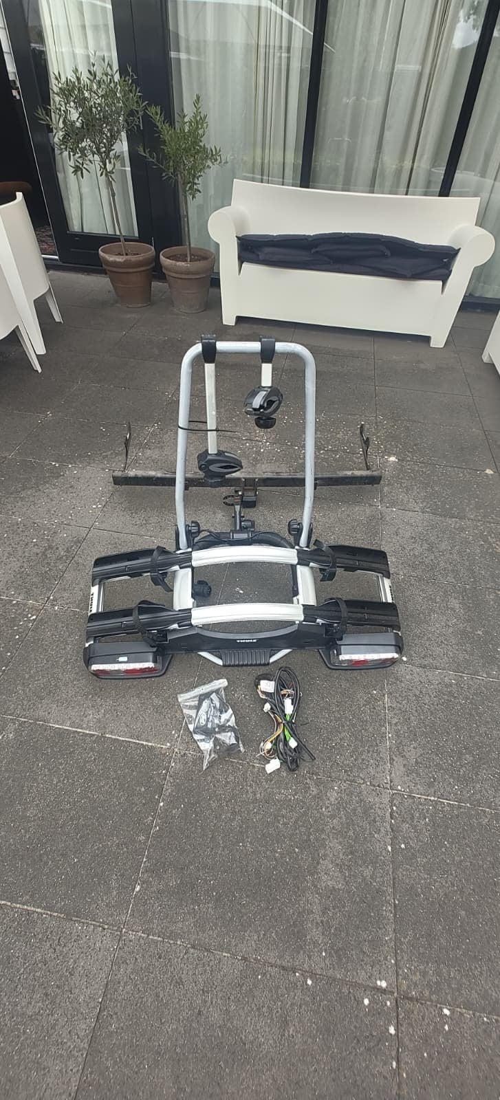 Complete trekhaakset Hyundai i10 met Thule fietsendrager, Ophalen, 2 fietsen, Gebruikt, Trekhaakdrager