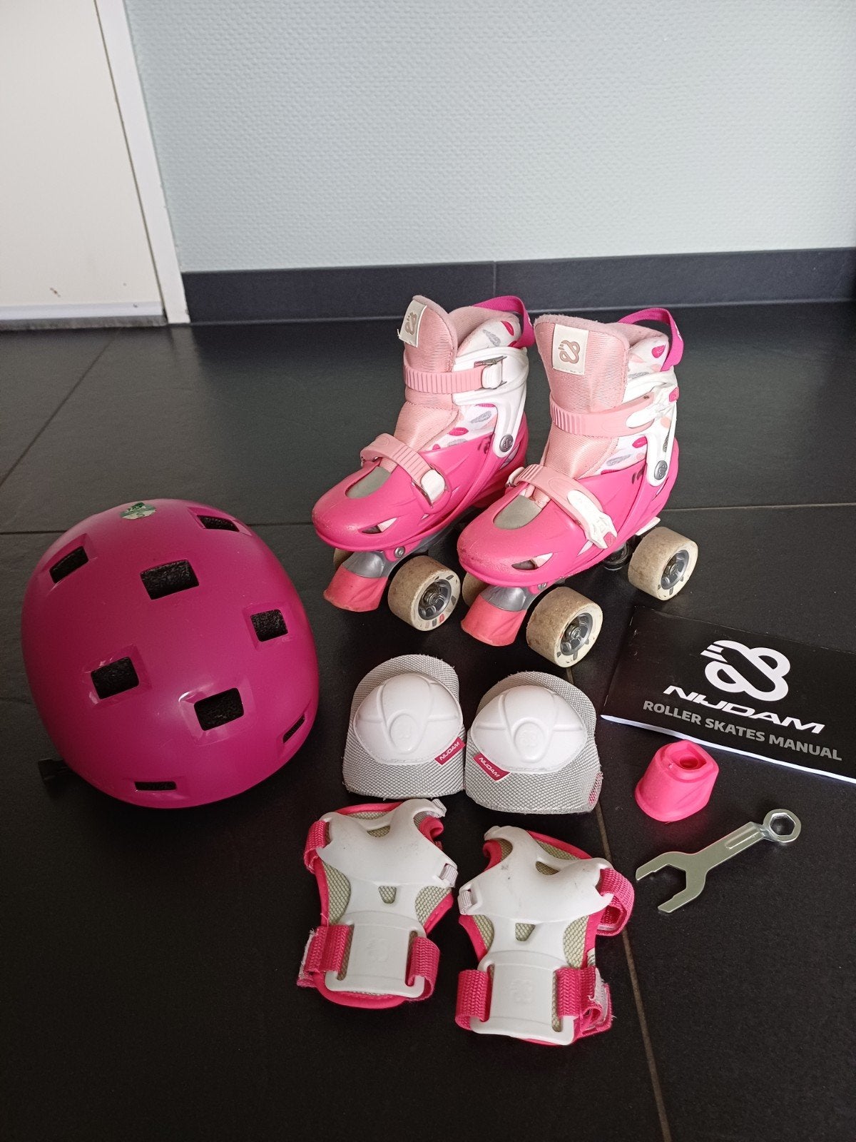 Roze rolschaatsen met helm en beschermers, Kinderen en Baby's, Speelgoed | Buiten | Rolschaatsen, Ophalen, Verstelbaar, Gebruikt