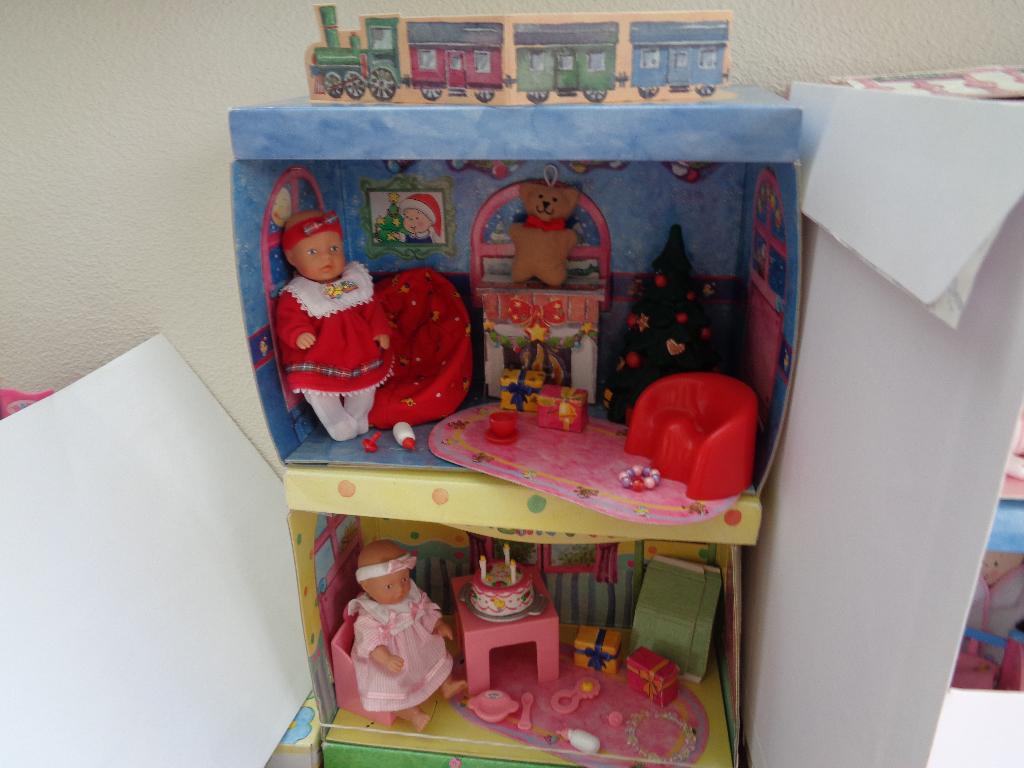 Baby Born Mini World: 2 compl. speelsets Kerst- + Verjaardag, Ophalen of Verzenden, Zo goed als nieuw, Toebehoren