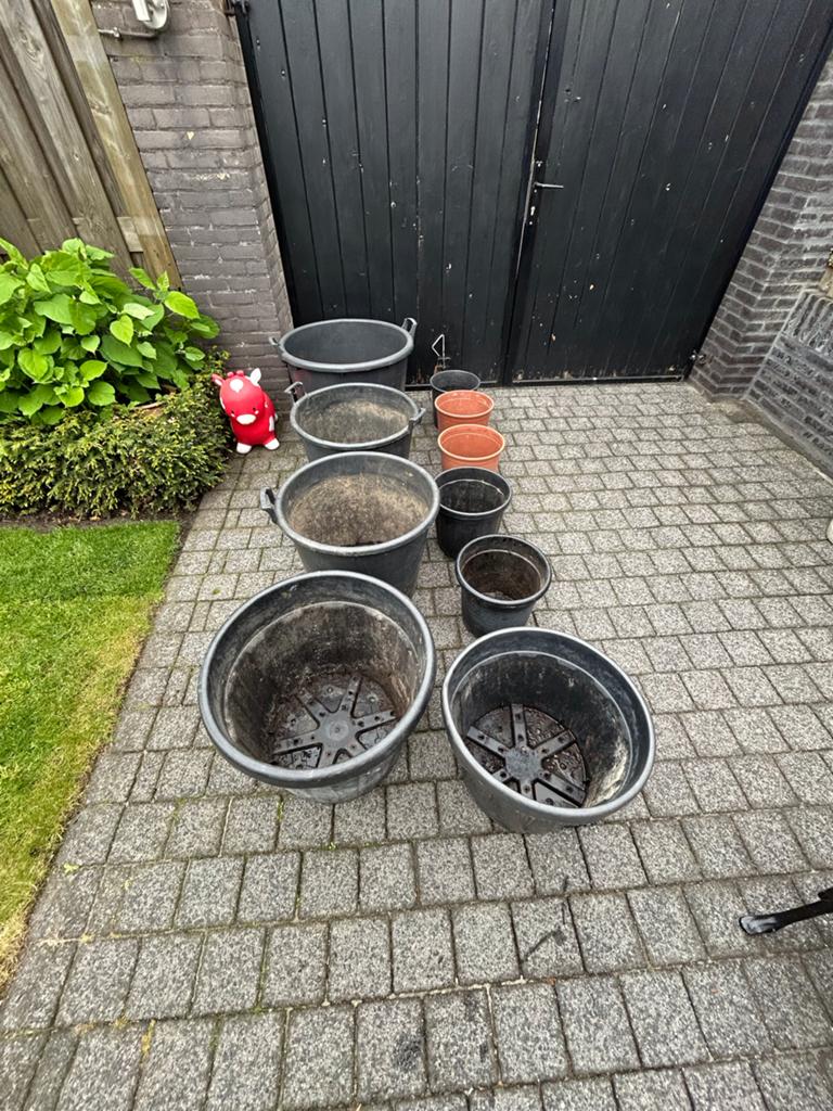 Grote kuipen en kleine potten voor palmen en olijfbomen, Tuin en Terras, Ophalen, Kunststof, Rond, Zo goed als nieuw
