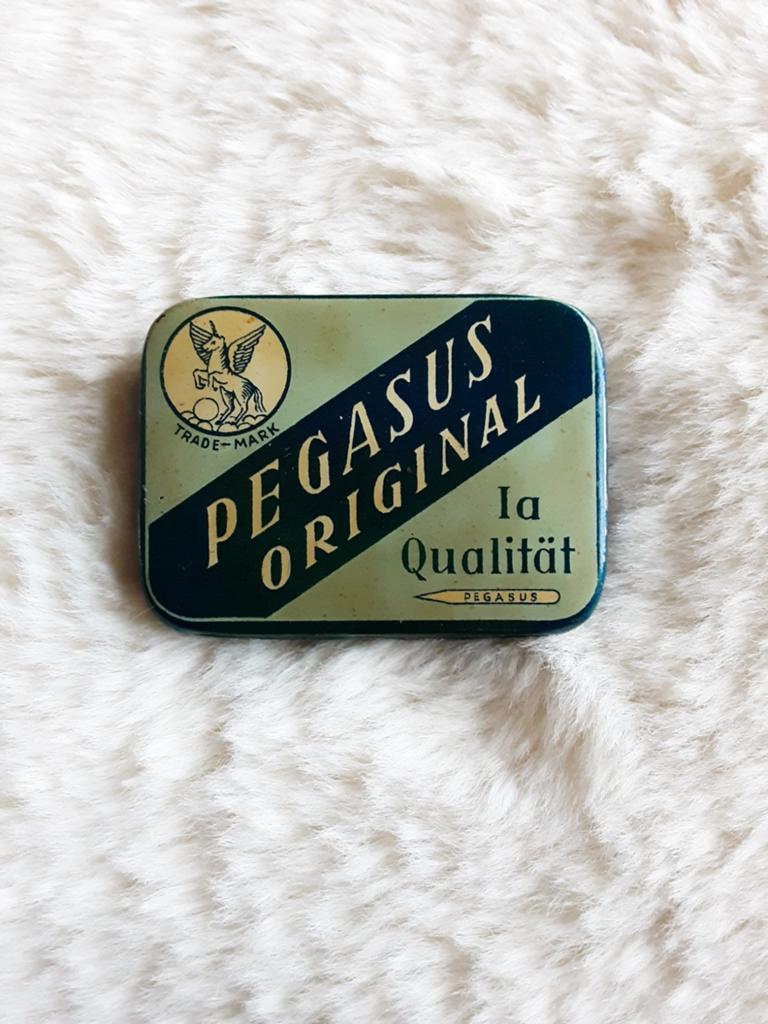 PEGASUS Naalden blikje., Ophalen of Verzenden, Gebruikt, Overige