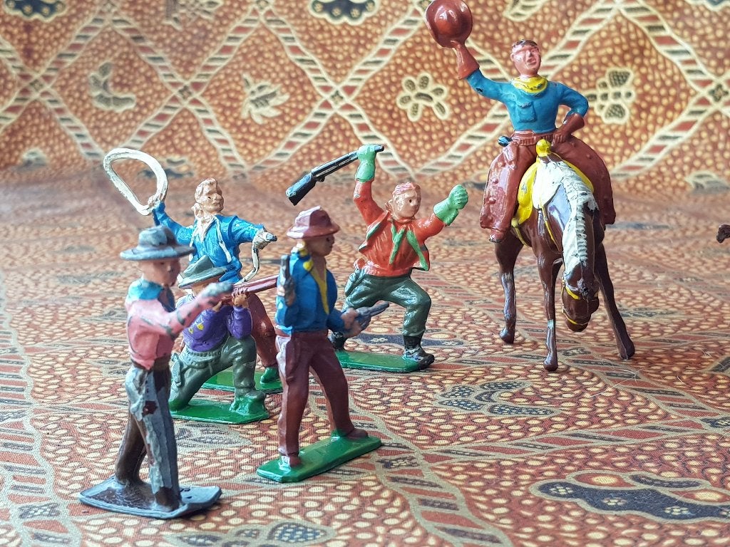Twaalf Indianen en cowboys oud Engels speelgoed van tin., Antiek en Kunst, Antiek | Speelgoed, Ophalen of Verzenden