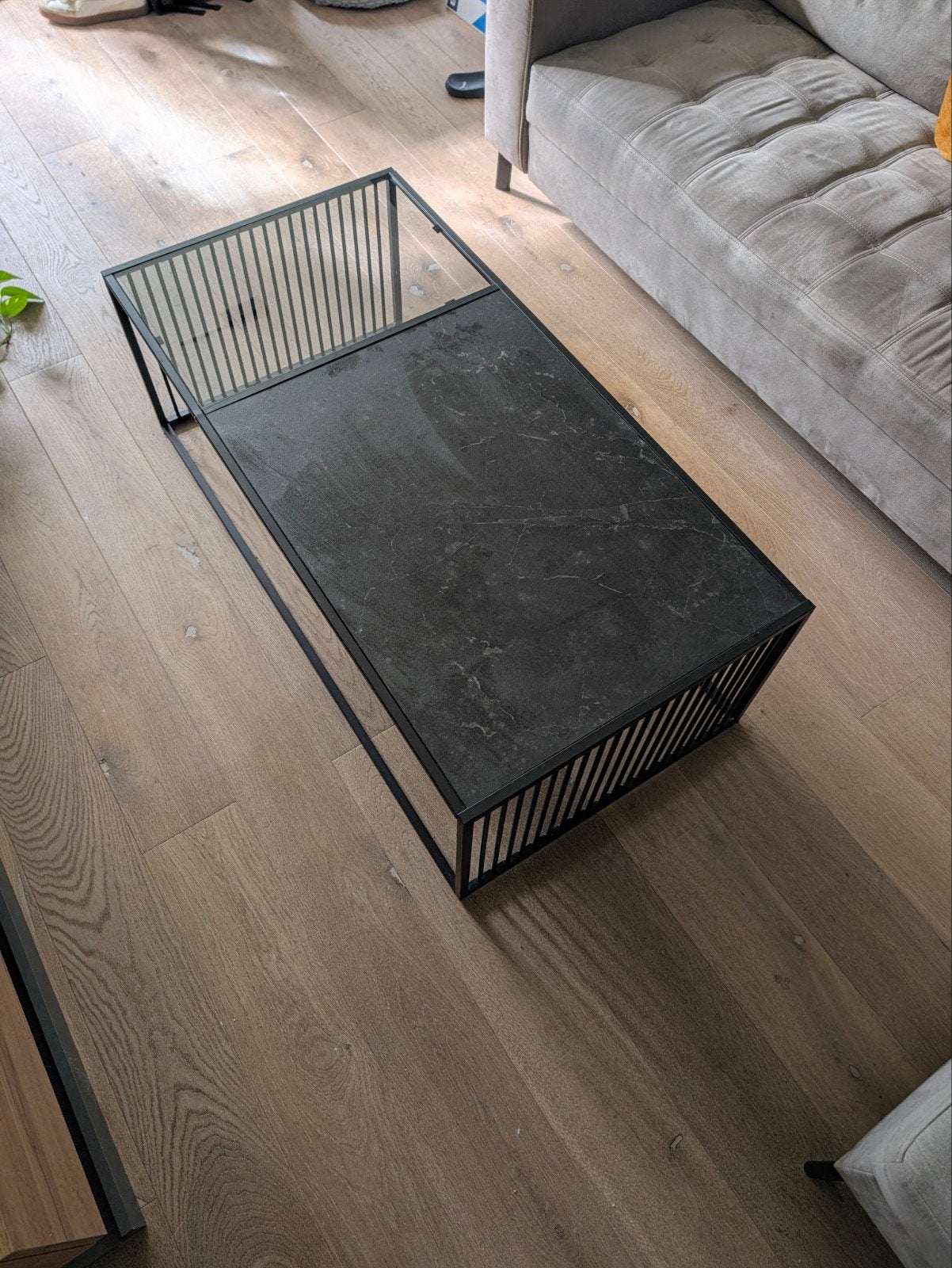 Moderne zwarte koffietafel, Huis en Inrichting, Tafels | Salontafels, Ophalen, 100 tot 150 cm, Modern, Industrieel, Glas