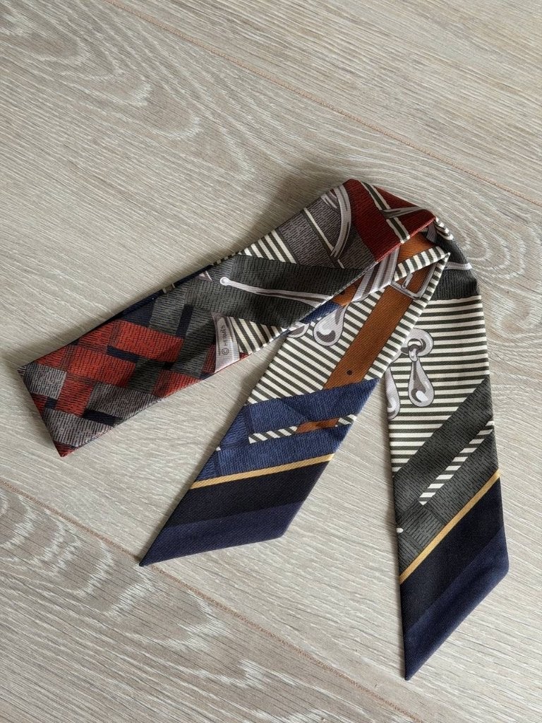 Hermès Twilly Sjaal – 100% Zijde (Soie) – Authentiek, Hermes, Ophalen of Verzenden, Zo goed als nieuw, Sjaal