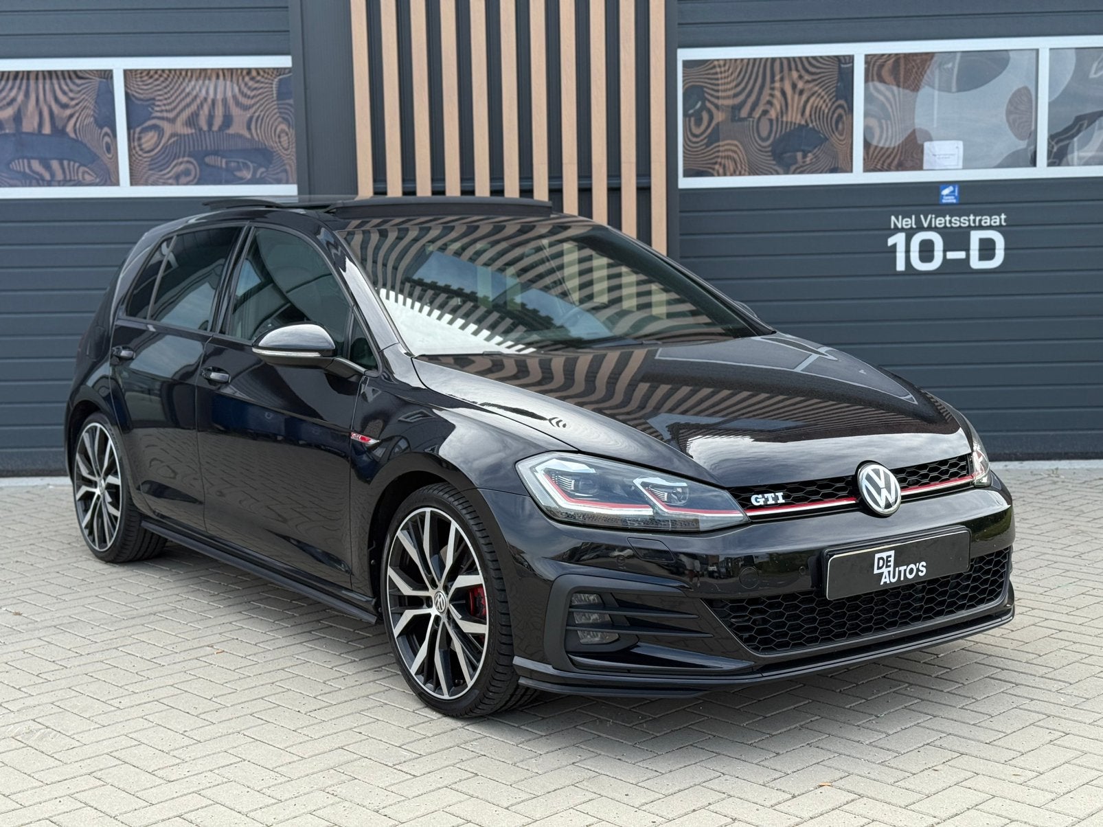 Volkswagen Golf GTI Performance 2.0 TSI / PANO / LEDER / DSG, 4 cilinders, 1984 cc, Zwart, Leder