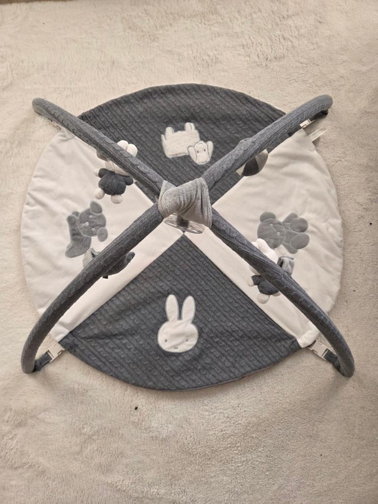 Nijntje speelkleed met babygym, Kinderen en Baby's, Speelgoed | Babyspeelgoed, Ophalen of Verzenden, Zo goed als nieuw, Speelkleed
