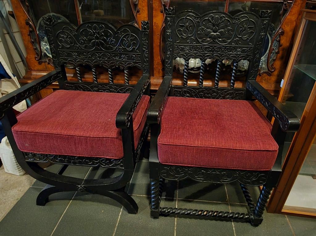 Twee rijk gedecoreerde fauteuils, zwart hout en rood, Ophalen