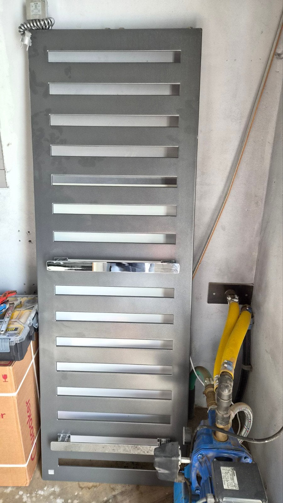 Elektrische handdoekradiator - Modern design, Ophalen, 500 tot 800 watt, Radiator, Zo goed als nieuw