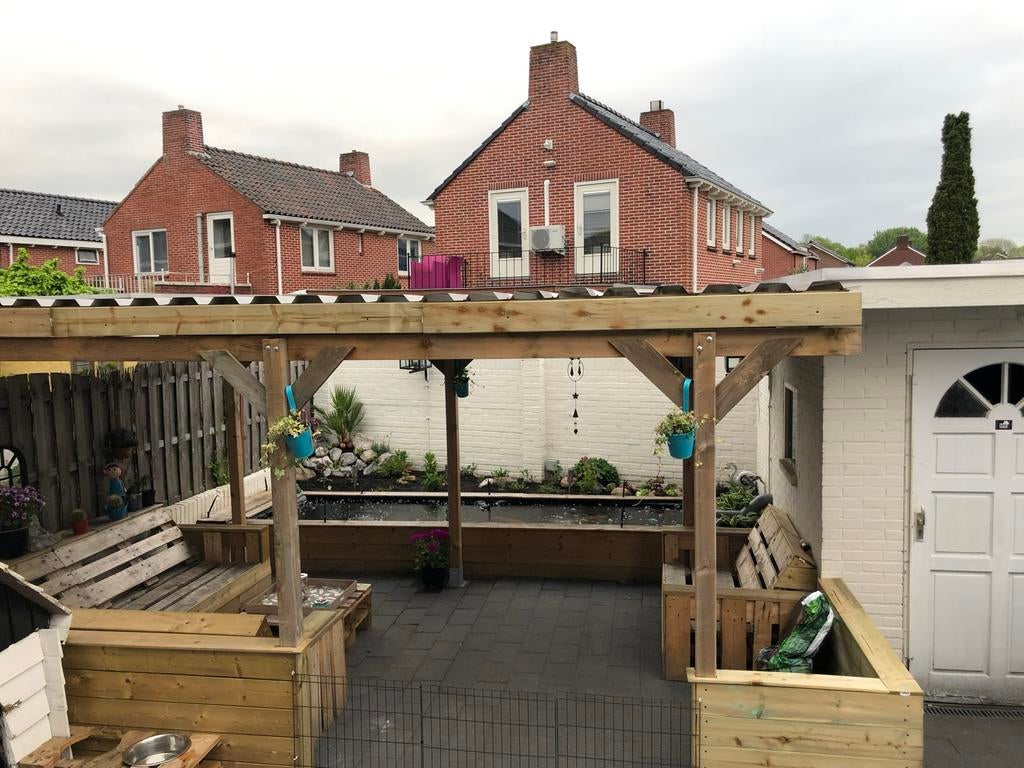 ## GRATIS!!!! Houten overkapping met golfplaten dak ##, Eén persoon, 3 overnachtingen of meer