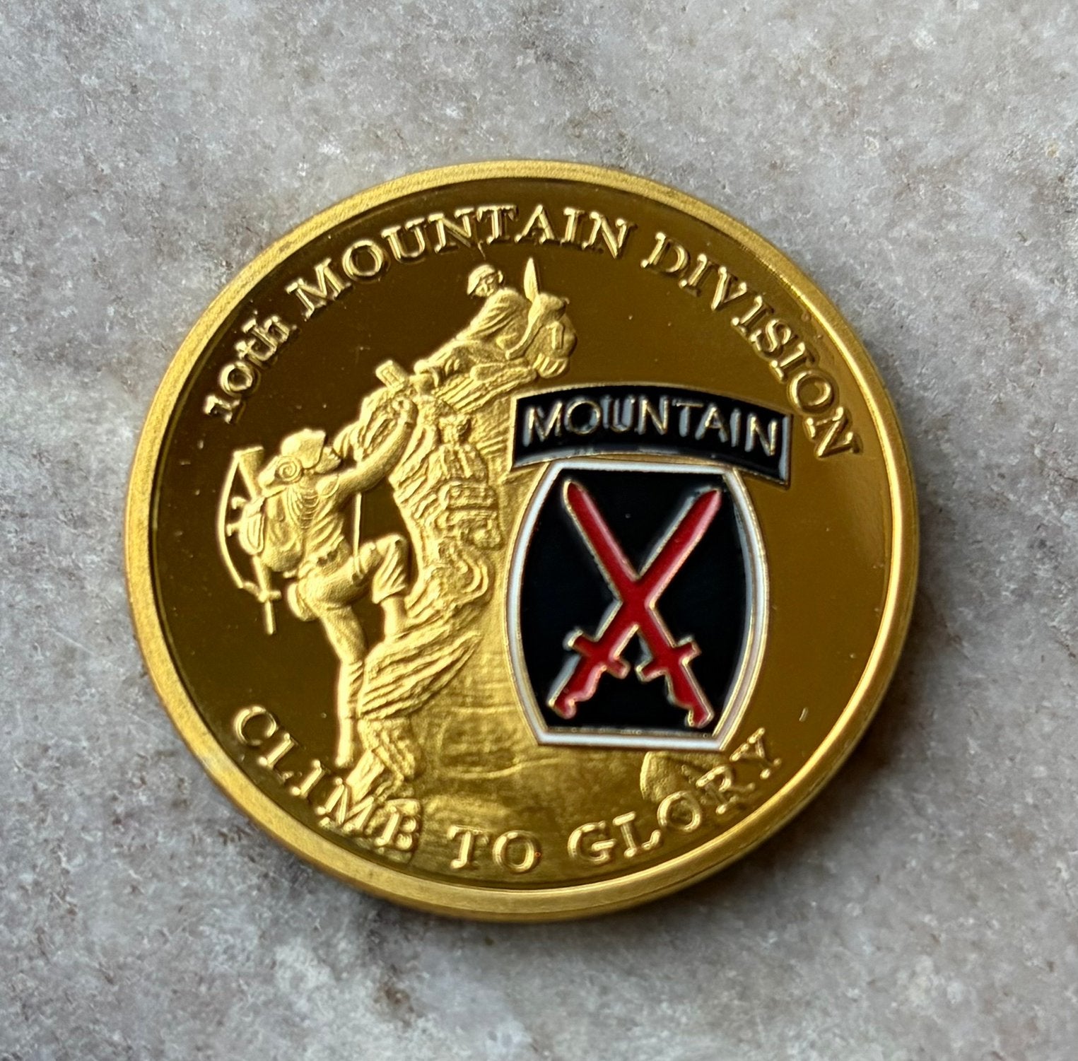 US Army 10th mountain division coin, Ophalen of Verzenden, Landmacht, Amerika, Embleem of Badge