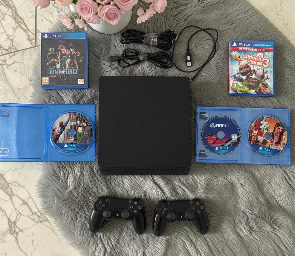 PlayStation 4 Slim bundel met 2 controllers en 5 games, Zwart, Met 2 controllers, Ophalen of Verzenden, Slim