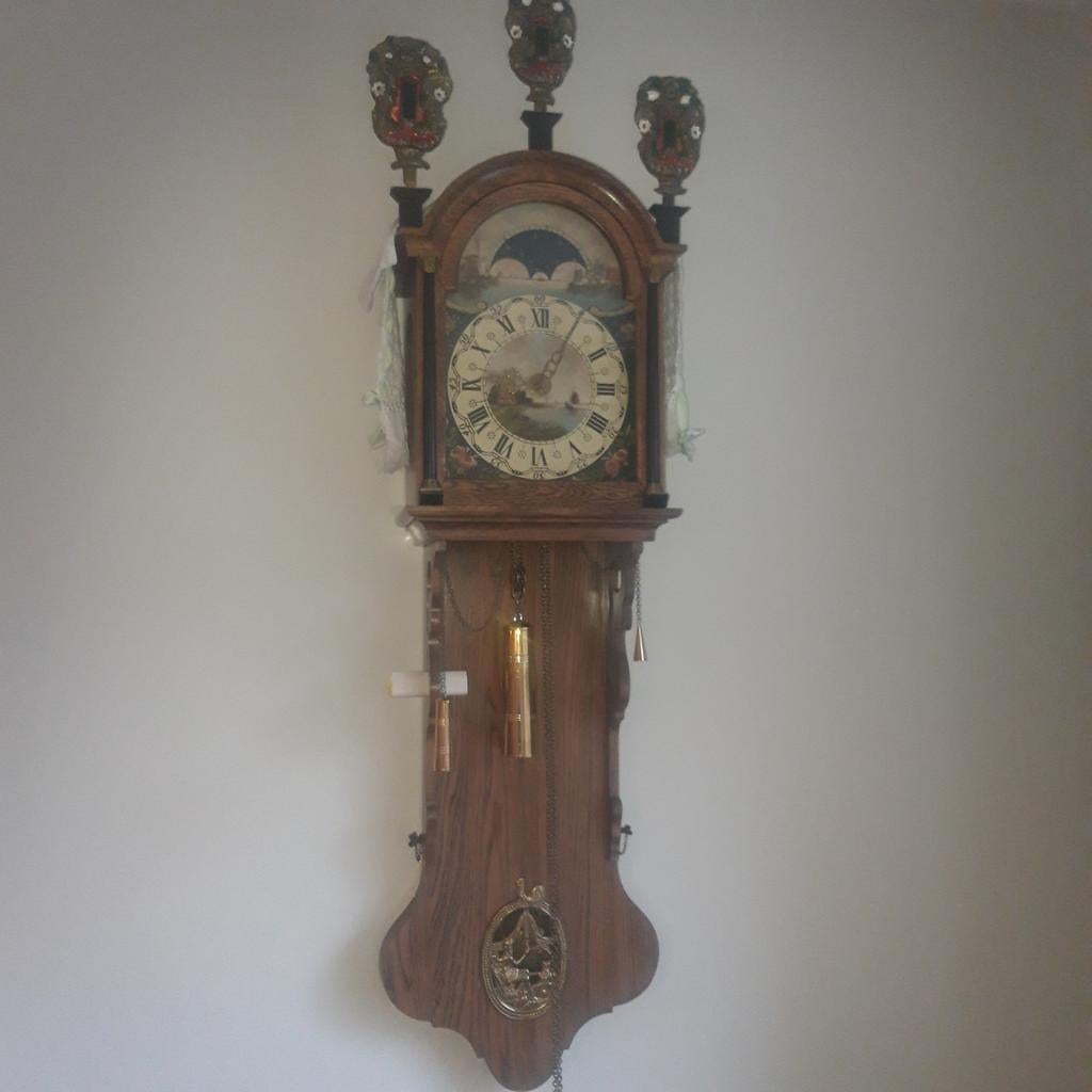 Friese staartklok en antieke olielamp, Antiek en Kunst, Antiek | Klokken, Ophalen
