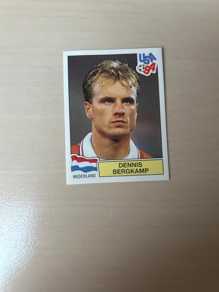 Dennis Bergkamp Panini USA 94 sticker - Nederland, Verzamelen, Ophalen of Verzenden, Zo goed als nieuw, Sport
