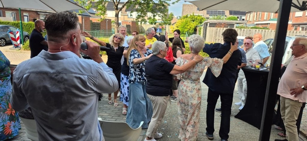 Zanger entertainer Hollands betaalbaar volkszanger drive in, Solo-artiest