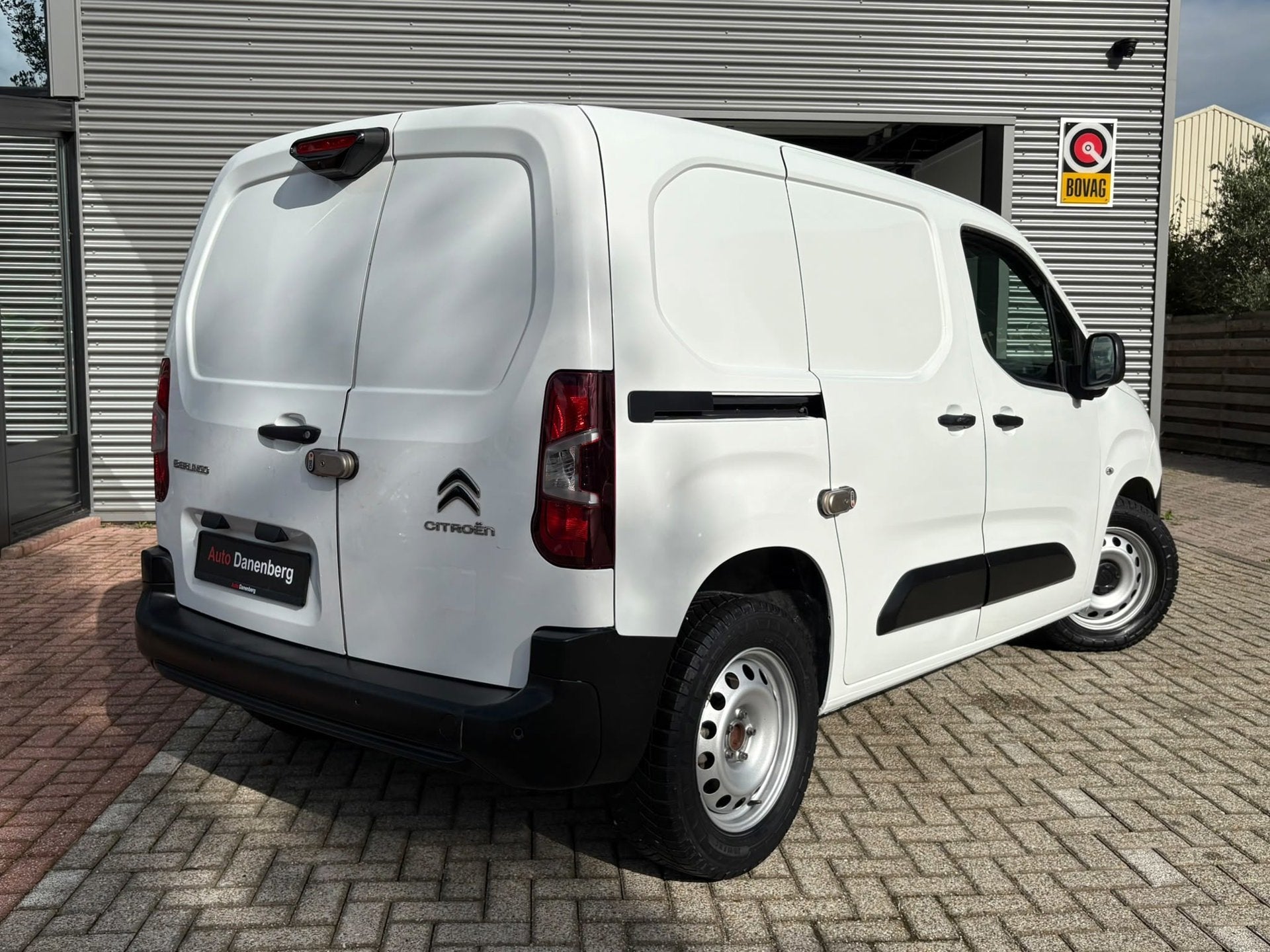 Citroen Berlingo 1.2 PureTech Benzine AUTOMAAT !, Auto's, Dealer onderhouden, Stof, Gebruikt, Zwart