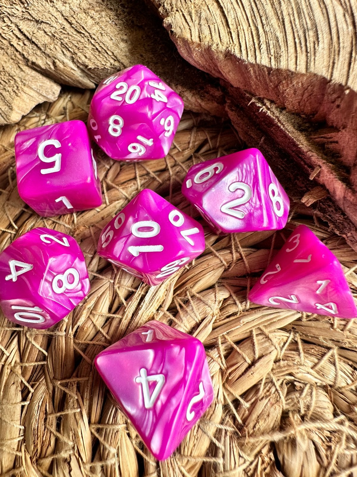 DND Dice / roze gemarmerd / dobbelstenen / RPG / D&D / Nieuw, Hobby en Vrije tijd, Wargaming, Ophalen of Verzenden, Nieuw